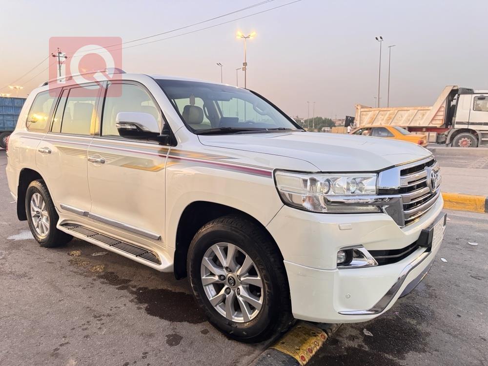 تۆیۆتا لاند کروزەر